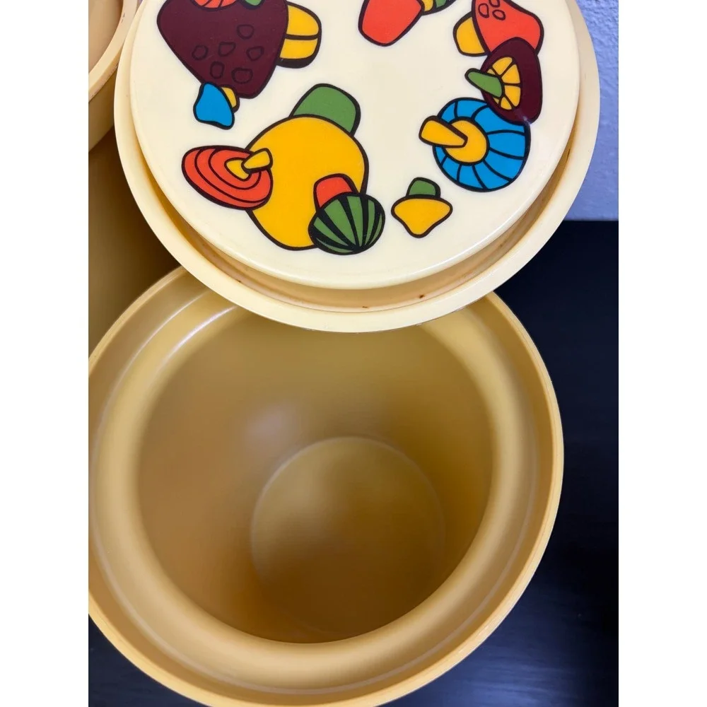 VTG 70s Rubbermaid Mushroom Canister Set of 4 Yellow Kitchen Storage nestjng
